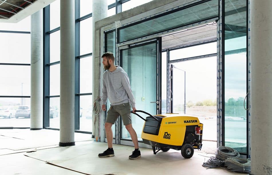 Versatile, and easy to transport: these are the key features of the smallest models in the e-power portable compressor range, the Mobilair M10E and M13E